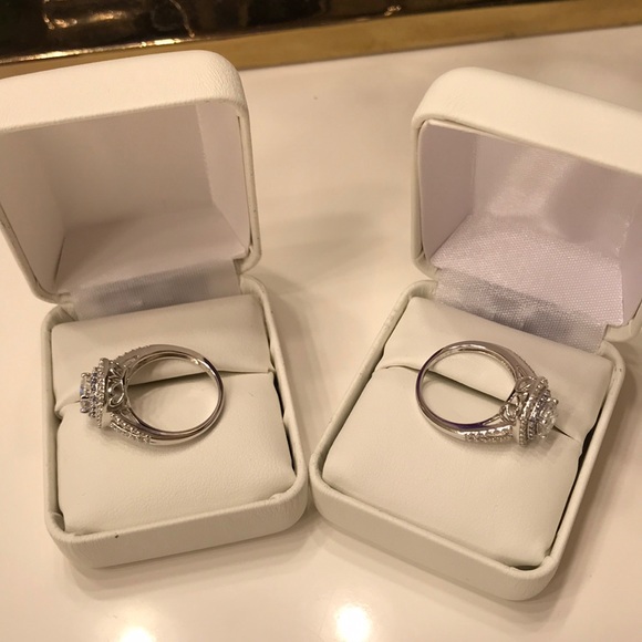 Sterling Silver White & Blue Cubic Zirconia Ring - Picture 3 of 6